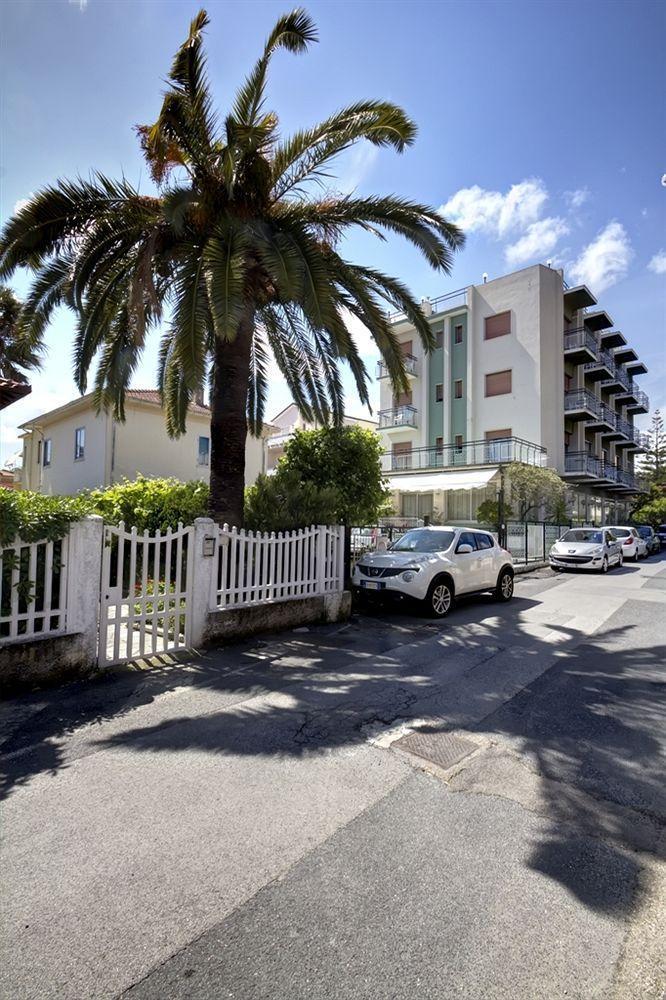 Hotel Virginia Diano Marina Exterior photo